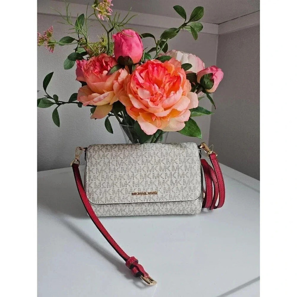 Michael kors crossbody - Picture 1 of 10